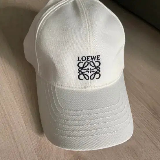 [SOLD OUT] (마지막특가) 로에베 LOEWE 화이트 볼캡 새상품