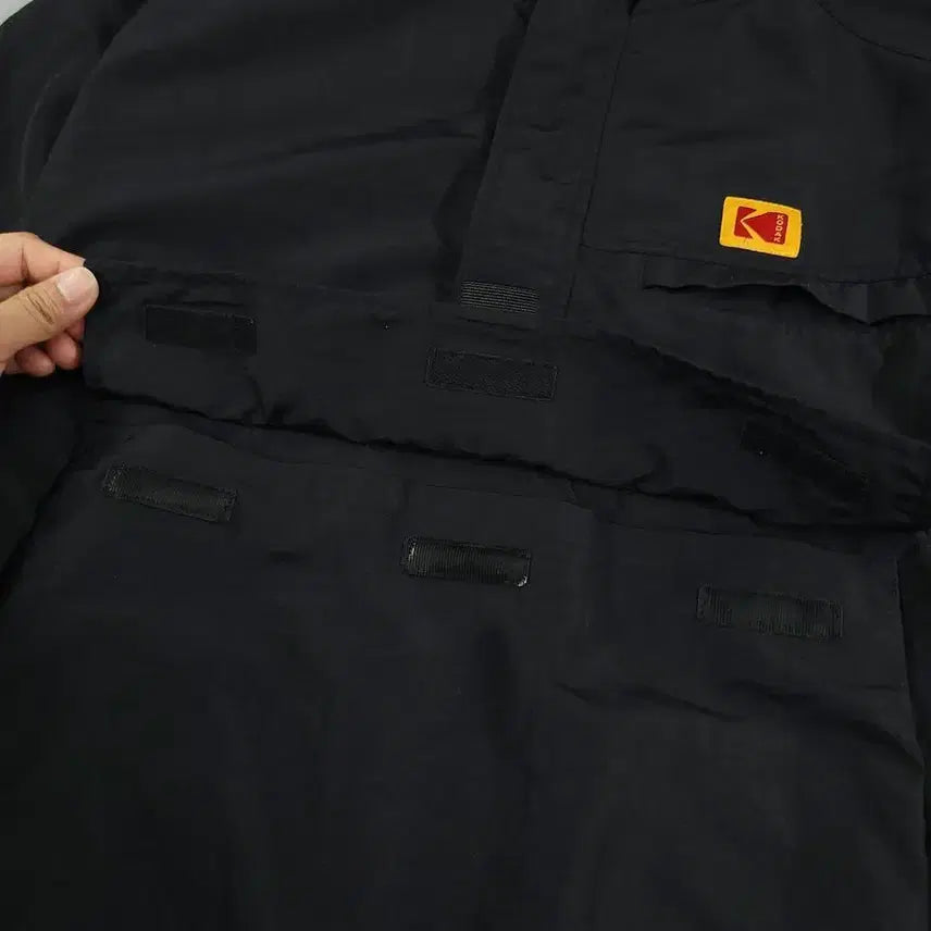 [SOLD OUT] 코닥 블랙 체스트로고 체스트포켓 캥거루포켓 암포켓 반집업 하프집업 히든지