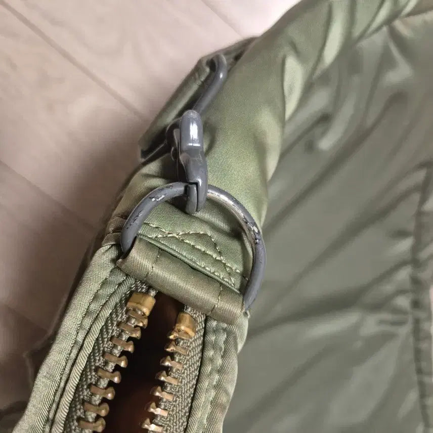 [BUNJANG] Porter Yoshida Tanker 2-Way Briefcase Sage Green / 요시다 포터 탱커 2way 브리프케이스 세이지 그린 구형