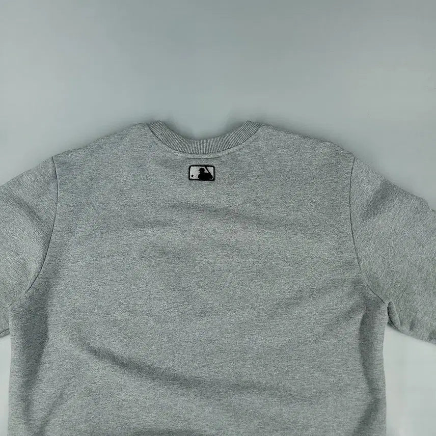 [BUNJANG] MLB Pittsburgh Pirates Big Logo Sweatshirt / MLB 엠엘비 그레이 블랙 골드 배색 피츠버그 파이리츠 빅로고 맨투맨 티