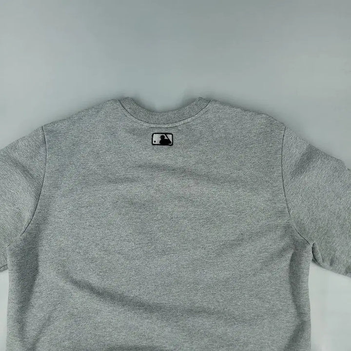 [BUNJANG] MLB Pittsburgh Pirates Big Logo Sweatshirt / MLB 엠엘비 그레이 블랙 골드 배색 피츠버그 파이리츠 빅로고 맨투맨 티