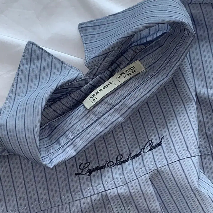 [BUNJANG] Vei Daily Striped Lettering Oversized Shirt / 새상품) 베이델리 스트라이프 레터링 오버핏 셔츠