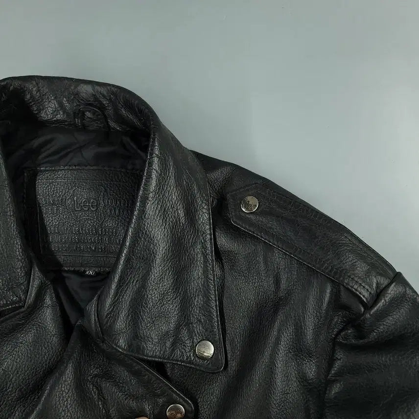 [BUNJANG] Lee Ssangbangwool 00s Aging Black Logo Inner Quilted Shoulder Detail Jacket / LEE 리 쌍방울 00s 에이징 블랙 로고 각인 이너퀼팅 언발란스 어깨견