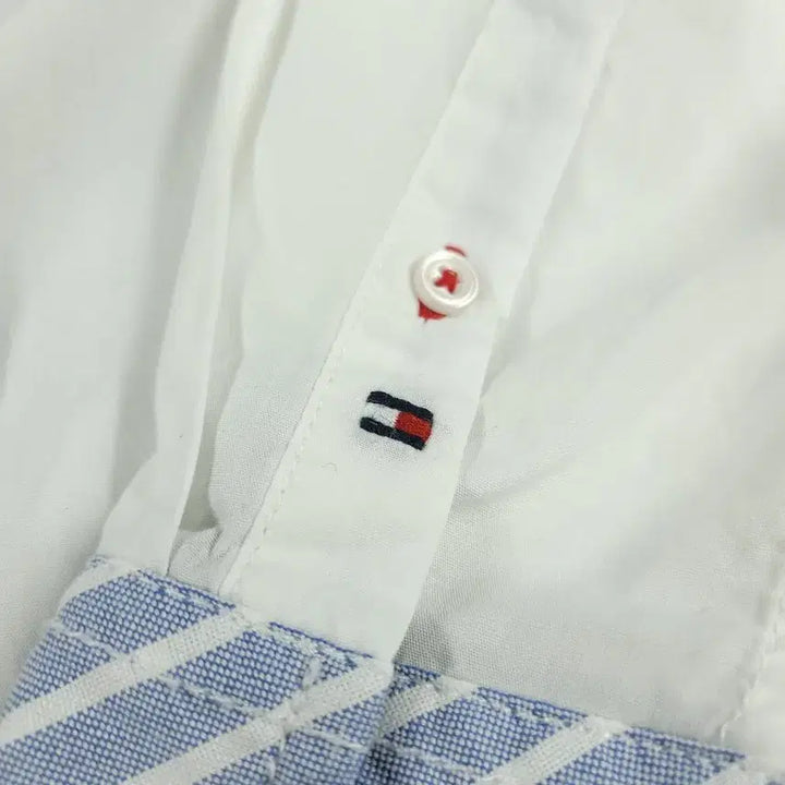[SOLD OUT] 타미힐피거 화이트 라이트블루 블랙 배색 체스트로고 스트라이프패턴 코튼 남