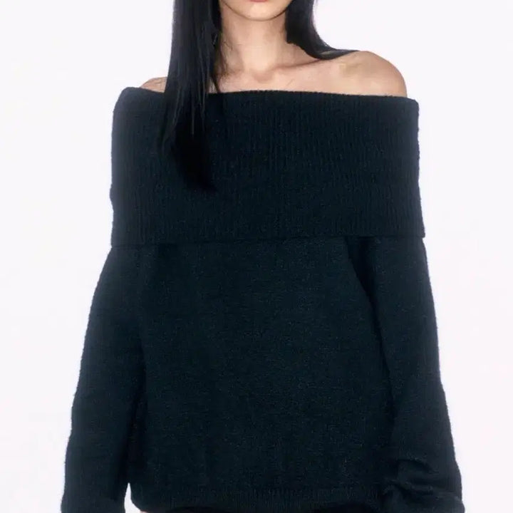 [BUNJANG] Essential Soft Off-Shoulder Long Sleeve Knit Top / 에센셜 소프트 머플러 세트 오프숄더 긴팔 니트 블랙