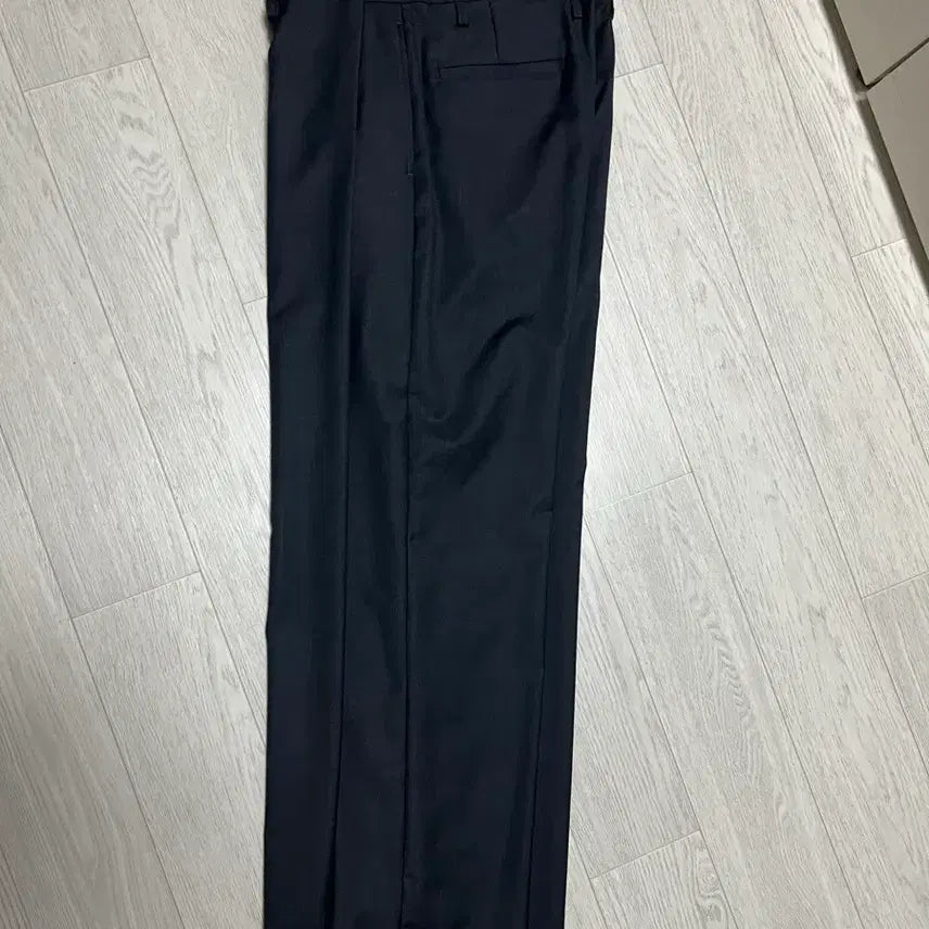 [BUNJANG] Bally Belted Deep Pleated Slacks - Charcoal / [32] 25SS 벨리에 벨티드 딥 플리츠 슬랙스 - 차콜