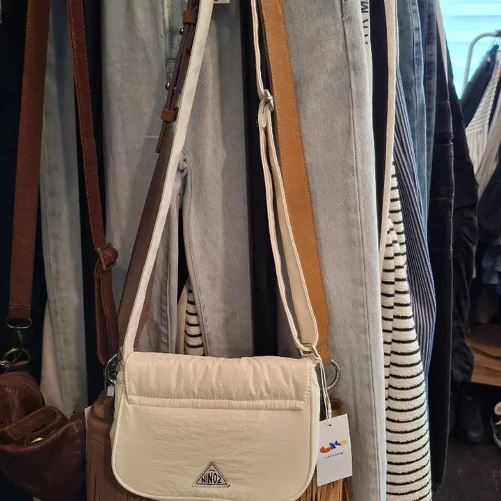 [BUNJANG] COMONINOZ Mini Crossbody Bag - Ivory / (마지막특가) 꼬모니노즈 COMONINOZ 미니 크로스백 아이보리
