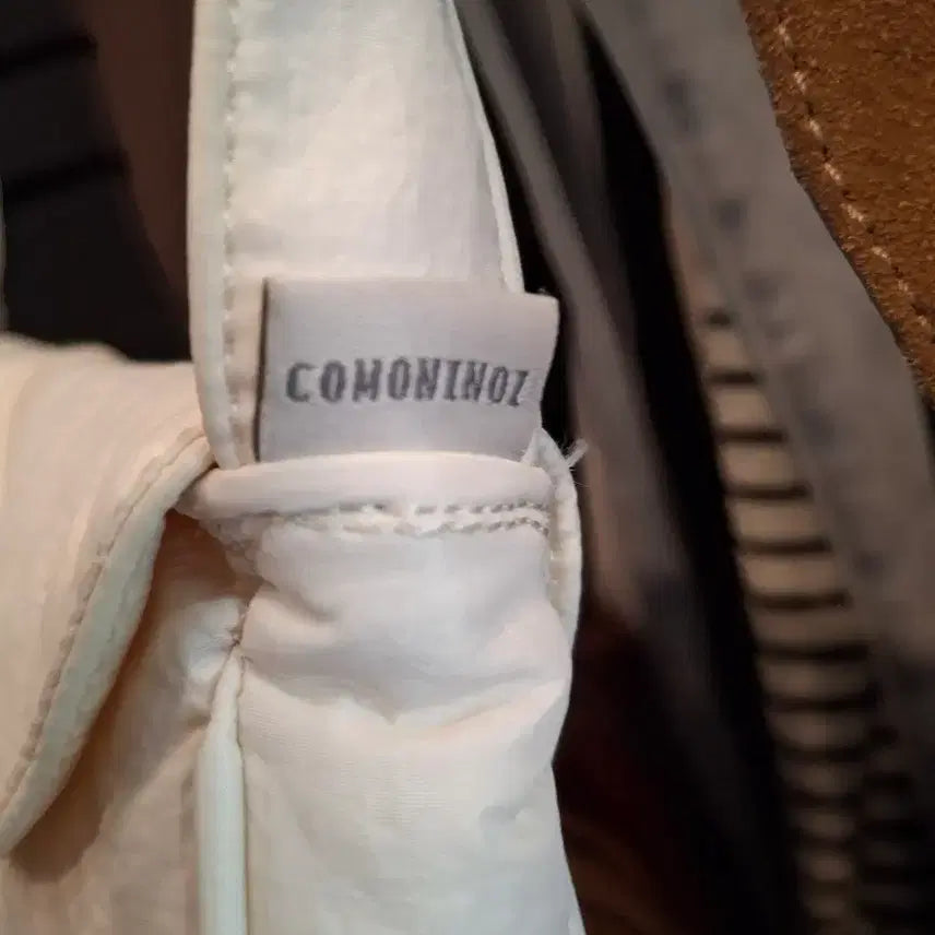 [BUNJANG] COMONINOZ Mini Crossbody Bag - Ivory / (마지막특가) 꼬모니노즈 COMONINOZ 미니 크로스백 아이보리