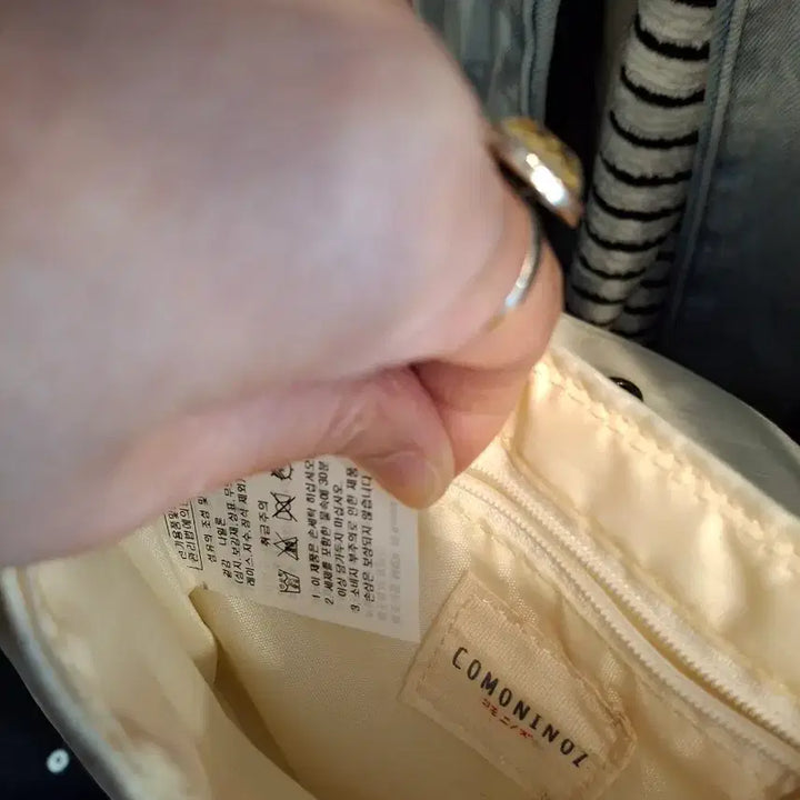 [BUNJANG] COMONINOZ Mini Crossbody Bag - Ivory / (마지막특가) 꼬모니노즈 COMONINOZ 미니 크로스백 아이보리