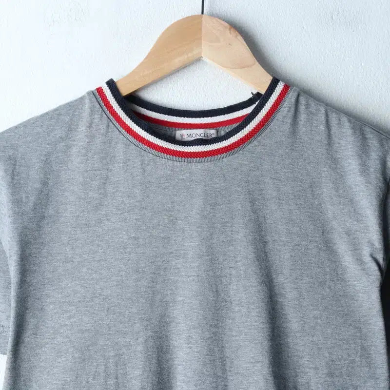 [BUNJANG] W(M) Moncler Small Logo Gray T-Shirt / W(M) 몽클레어 반팔 티셔츠 스몰로고 그레이 한정 K인증택-1830C