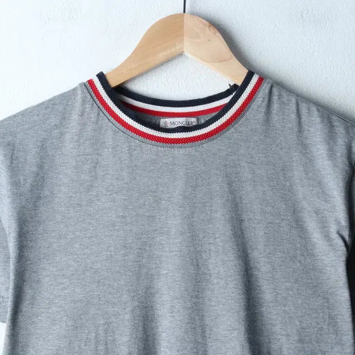 [BUNJANG] W(M) Moncler Small Logo Gray T-Shirt / W(M) 몽클레어 반팔 티셔츠 스몰로고 그레이 한정 K인증택-1830C