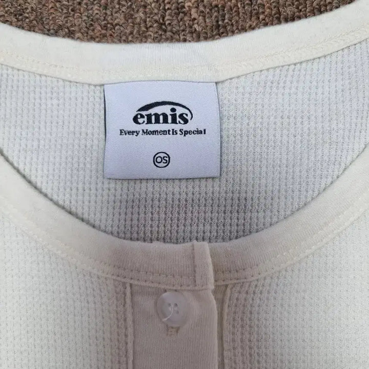 [SOLD OUT] emis 이미스 헨리넥 긴팔 티셔츠 아이보리