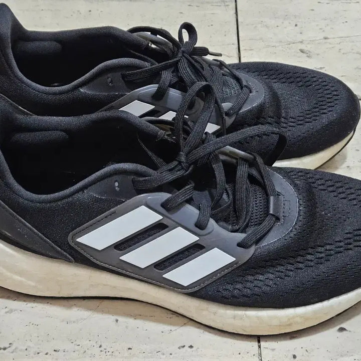 [BUNJANG] Adidas Running Shoes 270 / 아디다스 러닝화 270