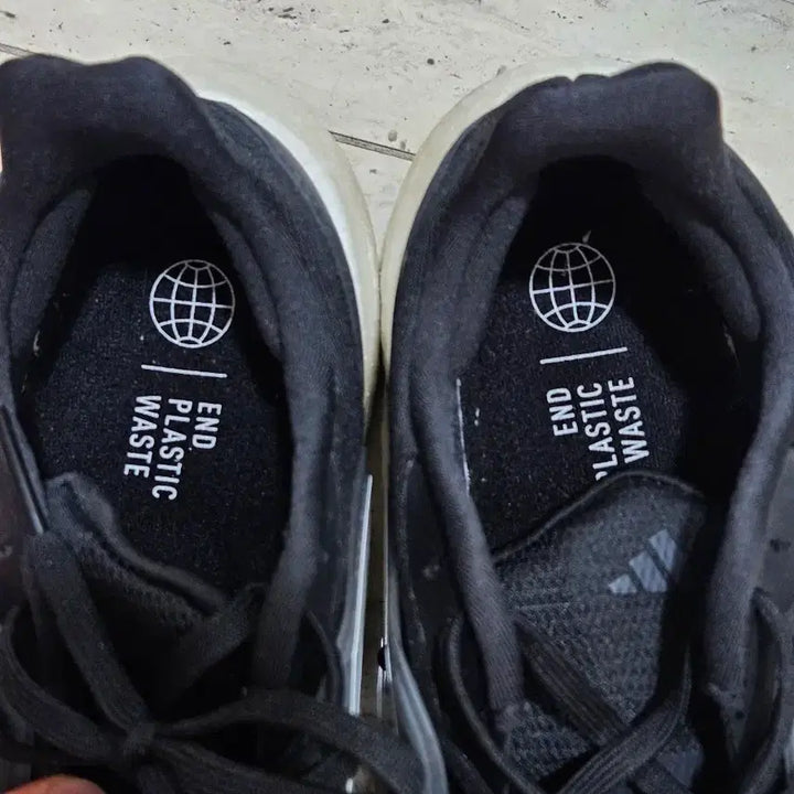 [BUNJANG] Adidas Running Shoes 270 / 아디다스 러닝화 270