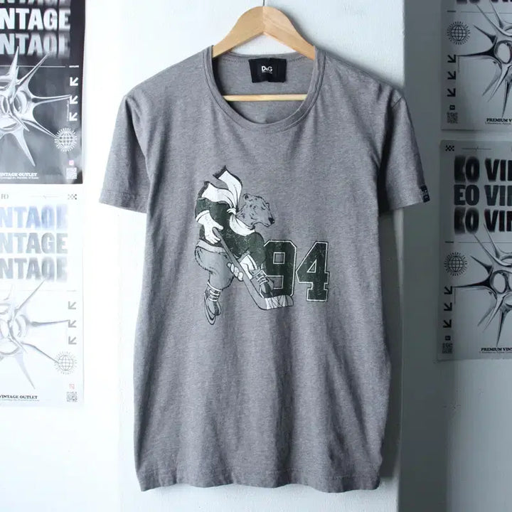 [BUNJANG] Dolce &amp; Gabbana Hockey Print T-shirt / W(L) 돌체앤가바나 반팔 티셔츠 하키 프린팅 그레이 한정판-1830D