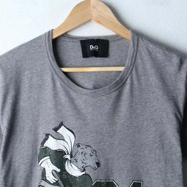 [BUNJANG] Dolce &amp; Gabbana Hockey Print T-shirt / W(L) 돌체앤가바나 반팔 티셔츠 하키 프린팅 그레이 한정판-1830D