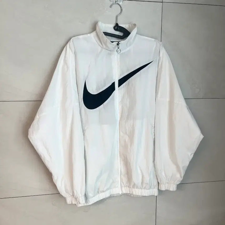 [SOLD OUT] 나이키 빅스우시 바람막이 화이트 [M]