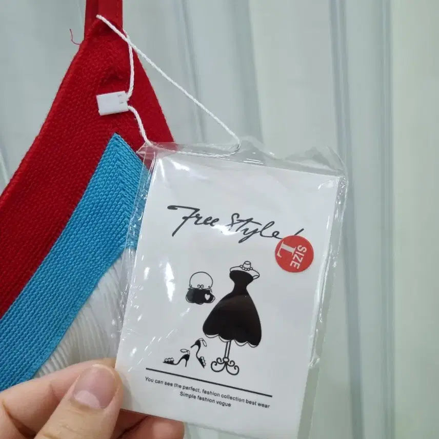 [SOLD OUT] 화이트 플리츠 끈나시 새상품