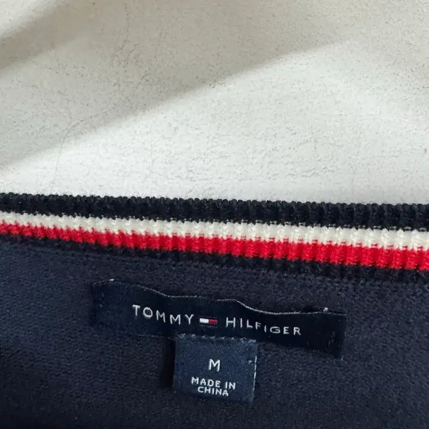 [BUNJANG] Tommy Hilfiger V-Neck Knit Sweater / (M)타미힐피거 브이넥 니트