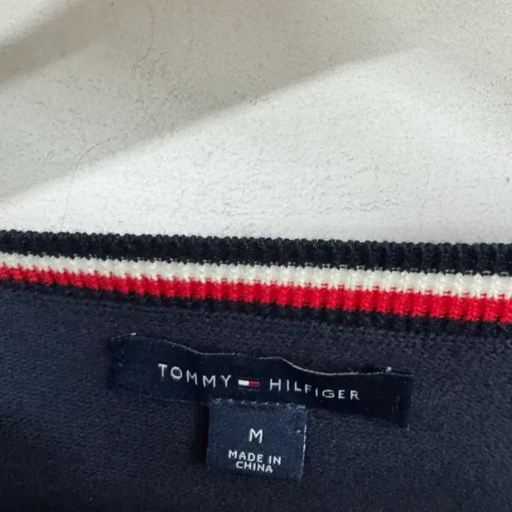 [BUNJANG] Tommy Hilfiger V-Neck Knit Sweater / (M)타미힐피거 브이넥 니트