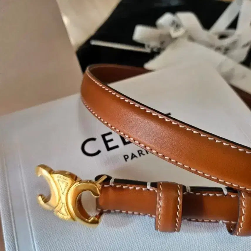 [BUNJANG] CELINE Small 18MM Triomphe Belt - Natural / **셀린느(CELINE)**의 스몰 18MM 트리옴프 벨트 - 내추럴
