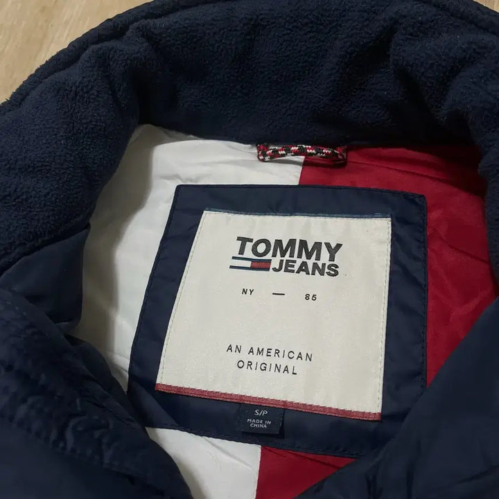 [BUNJANG] Tommy Hilfiger Duck Down Flag Stand Neck Padded Jumper (Navy) - Size S / 타미힐피거 진스 덕다운 플래그 스탠드넥 패딩 점퍼 [네이비] S/90