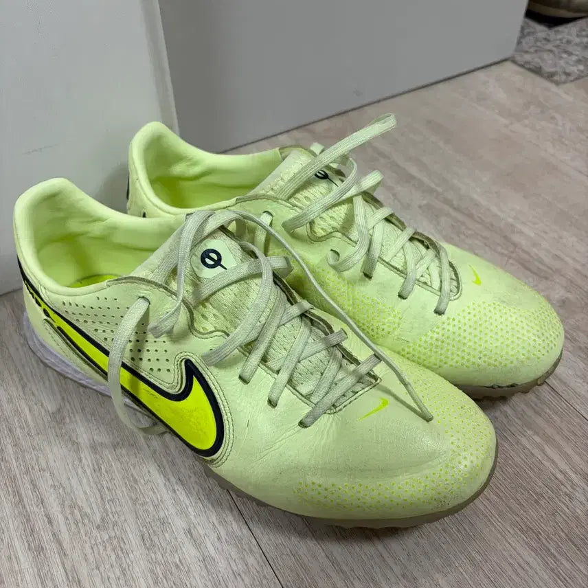 [SOLD OUT] 나이키 티엠포 레전드9 프로 tf 265 형광 풋살화 판매