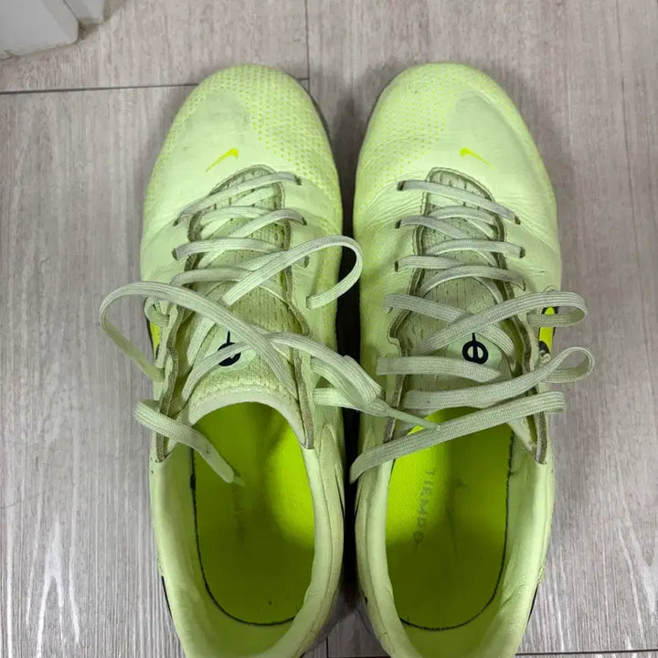 [SOLD OUT] 나이키 티엠포 레전드9 프로 tf 265 형광 풋살화 판매