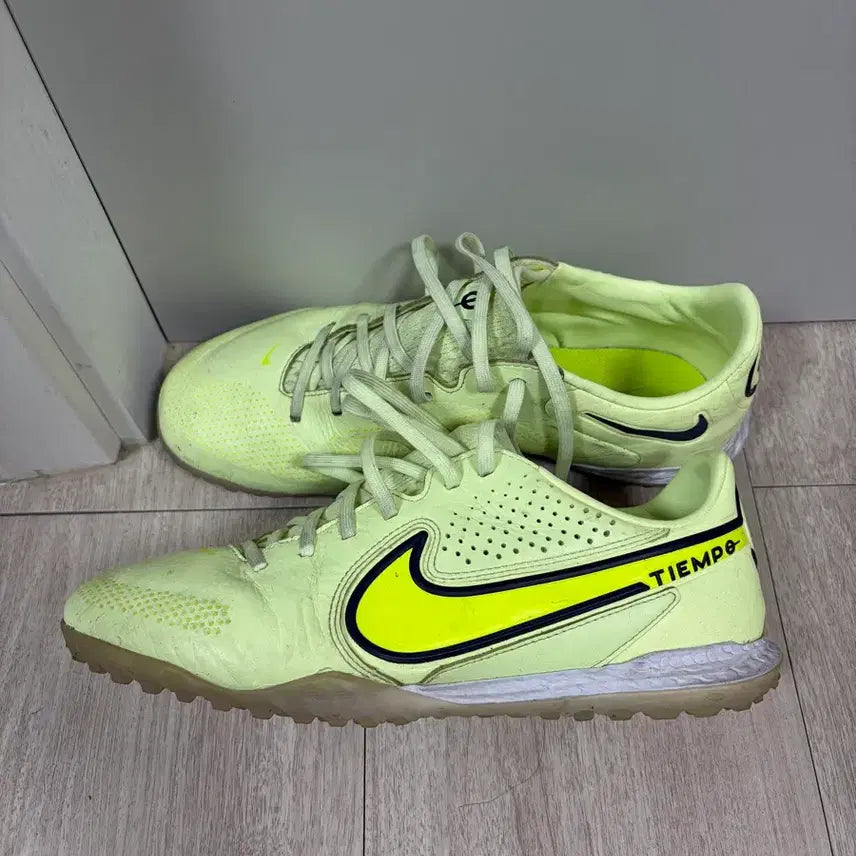 [SOLD OUT] 나이키 티엠포 레전드9 프로 tf 265 형광 풋살화 판매