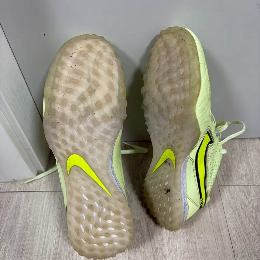 [SOLD OUT] 나이키 티엠포 레전드9 프로 tf 265 형광 풋살화 판매