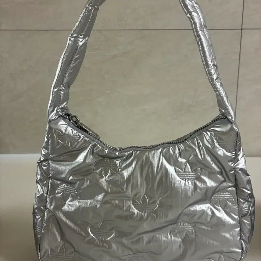[BUNJANG] Adidas Silver Mini Shoulder Bag / 아디다스 실버 미니백 숄더백