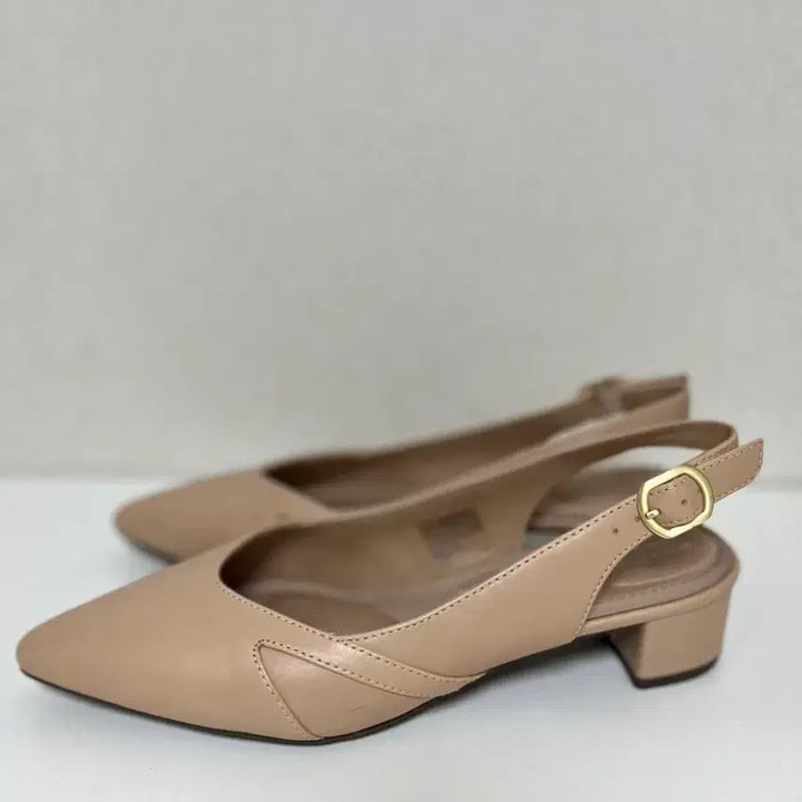 [SOLD OUT] (새상품급)락포트 베이지색 구두 230사이즈 판매합니다