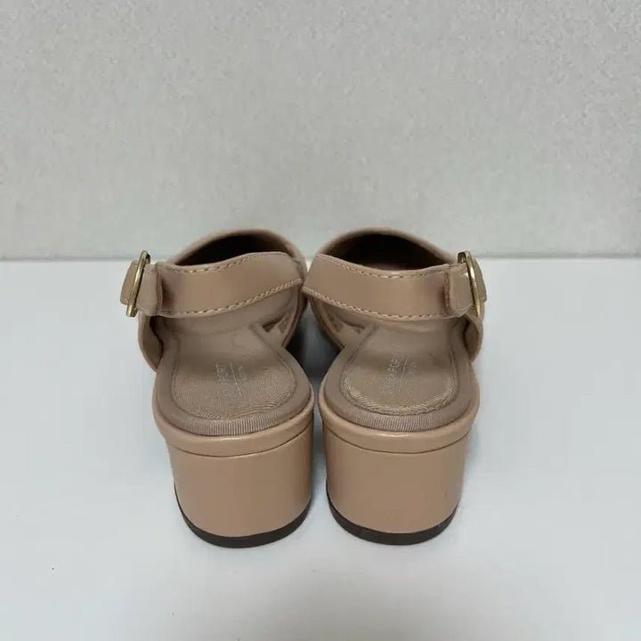 [SOLD OUT] (새상품급)락포트 베이지색 구두 230사이즈 판매합니다