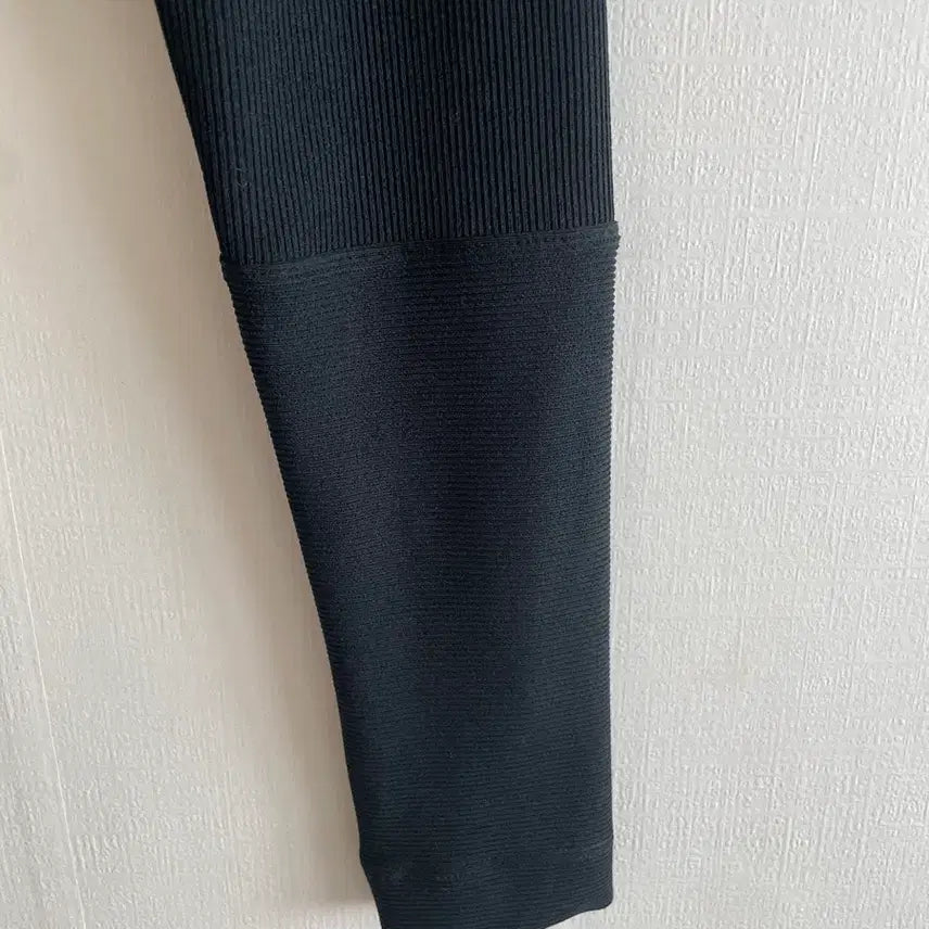 [SOLD OUT] 나이키 NSW 에어 RIB 롱슬리브 크롭 탑 블랙