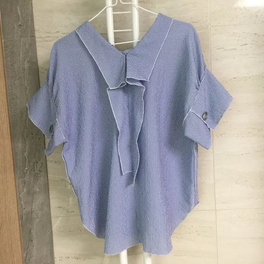 [BUNJANG] The Izzat Frill Puff Blouse / 더아아잗 프릴 퍼프 블라우스 85