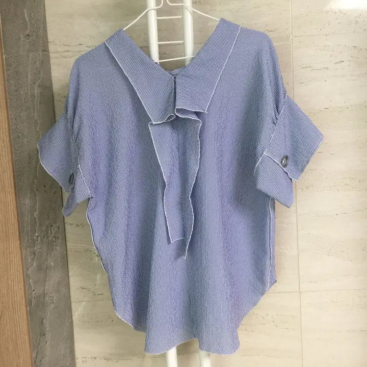 [BUNJANG] The Izzat Frill Puff Blouse / 더아아잗 프릴 퍼프 블라우스 85