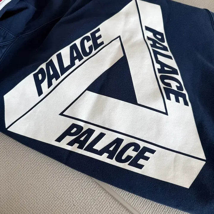 [BUNJANG] Palace Adidas Collaboration Hoodie / 팔라스 x 아디다스 콜라보 후드