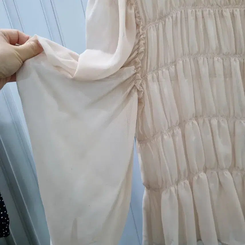 [BUNJANG] On&amp;On Shirred Blouse Beige / 온앤온 셔링 블라우스 베이지