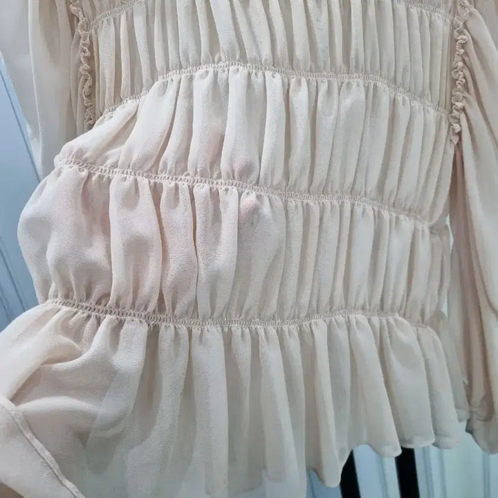 [BUNJANG] On&amp;On Shirred Blouse Beige / 온앤온 셔링 블라우스 베이지