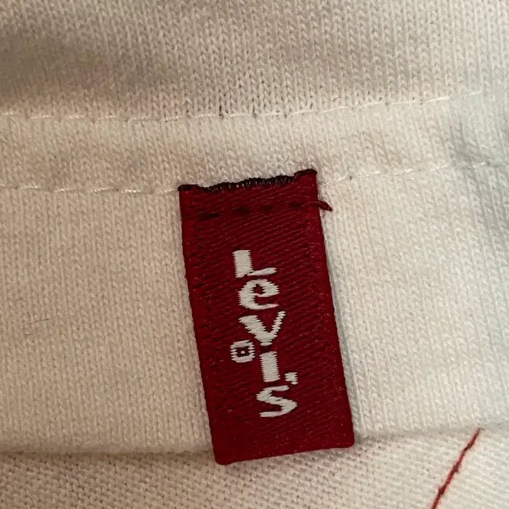 [SOLD OUT] 리바이스 레드 탭 한정판 그래피티 반팔