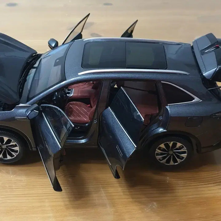 [SOLD OUT] SUV차량 다이캐스트 메탈1:18