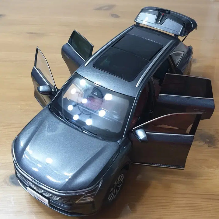 [SOLD OUT] SUV차량 다이캐스트 메탈1:18