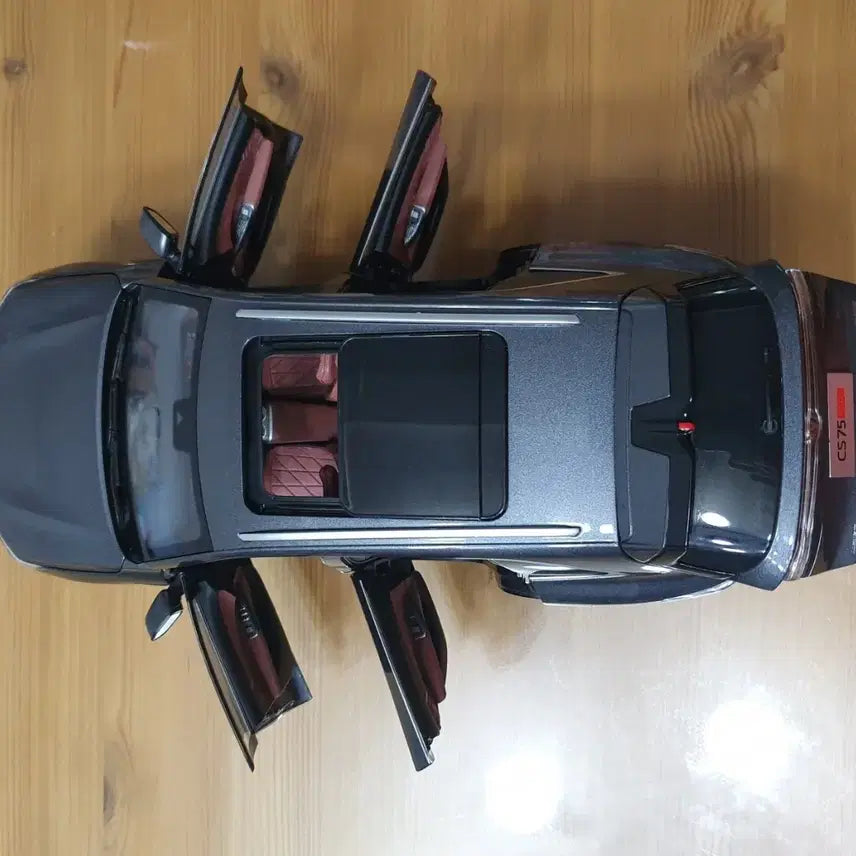 [SOLD OUT] SUV차량 다이캐스트 메탈1:18