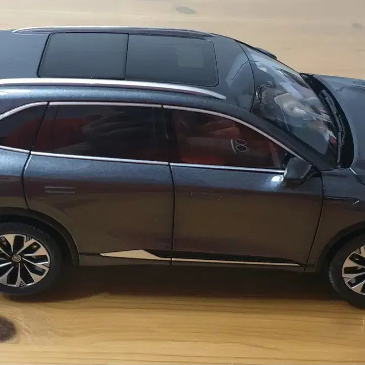 [SOLD OUT] SUV차량 다이캐스트 메탈1:18