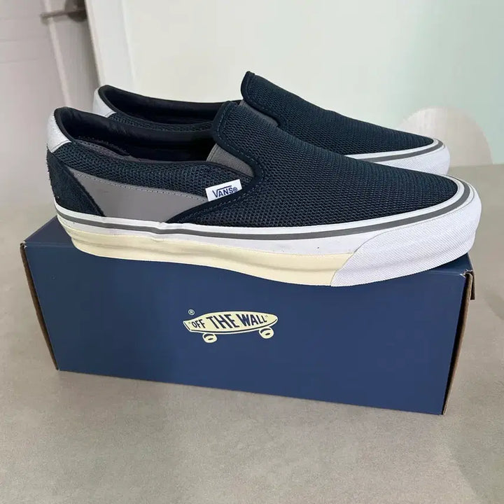 [BUNJANG] Vans x Tokyo Design Collective Slip-On Sneakers / 반스 x 도쿄 디자인 콜렉티브 슬립온 265