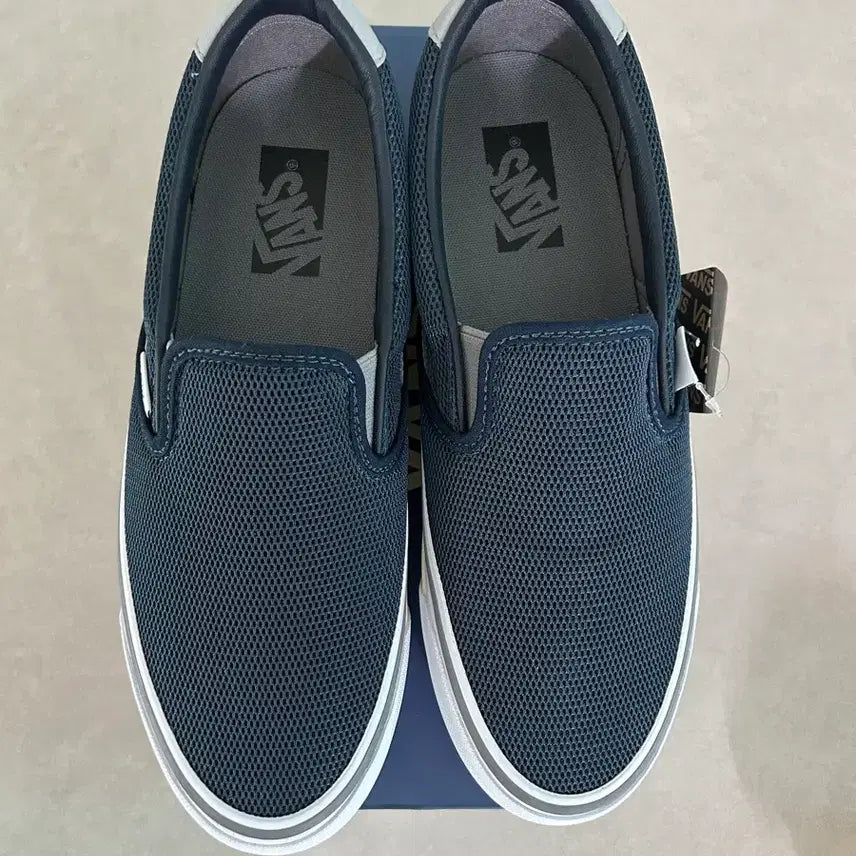 [BUNJANG] Vans x Tokyo Design Collective Slip-On Sneakers / 반스 x 도쿄 디자인 콜렉티브 슬립온 265