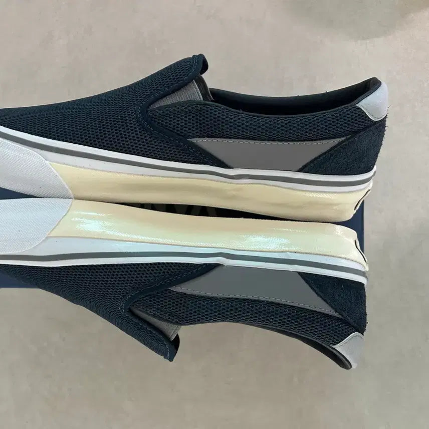 [BUNJANG] Vans x Tokyo Design Collective Slip-On Sneakers / 반스 x 도쿄 디자인 콜렉티브 슬립온 265