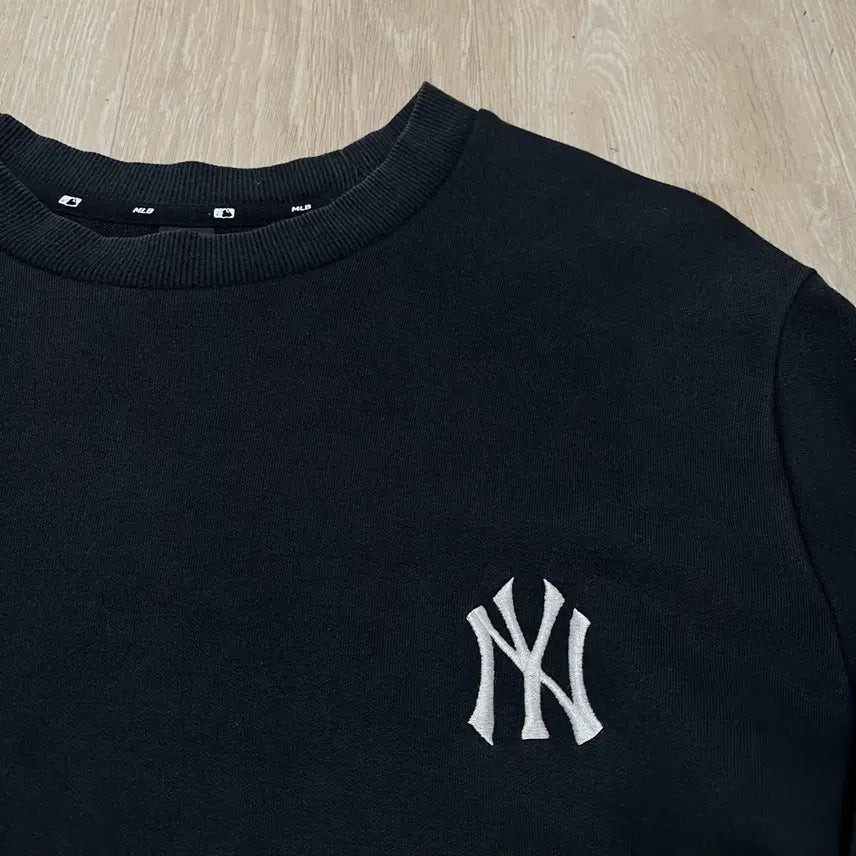 [BUNJANG] MLB New York Yankees Big Logo Sweatshirt [Black] L / MLB 엠엘비 뉴욕양키스 빅로고 맨투맨 티셔츠 [블랙] L/100