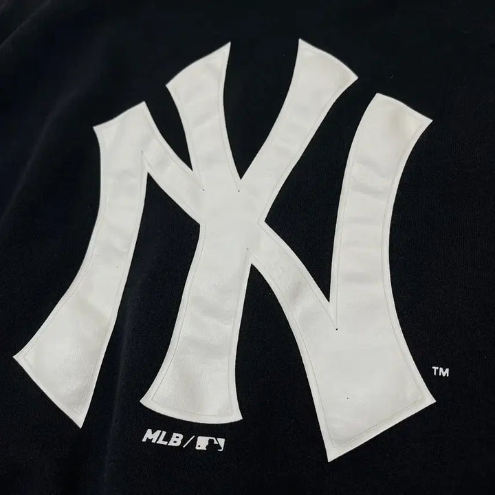 [BUNJANG] MLB New York Yankees Big Logo Sweatshirt [Black] L / MLB 엠엘비 뉴욕양키스 빅로고 맨투맨 티셔츠 [블랙] L/100