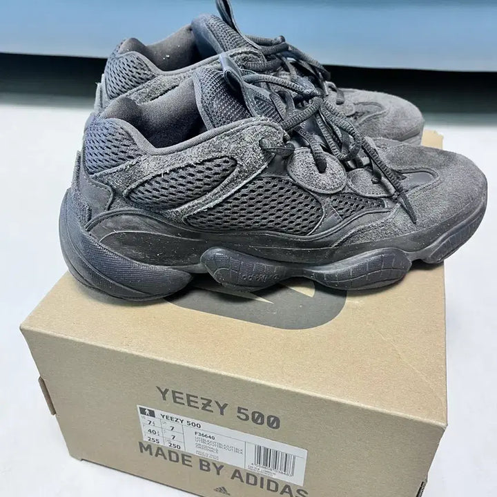 [BUNJANG] Adidas Yeezy Boost 500 Utility Black Sneakers / 아디다스 이지부스트 500 유틸리티 블랙